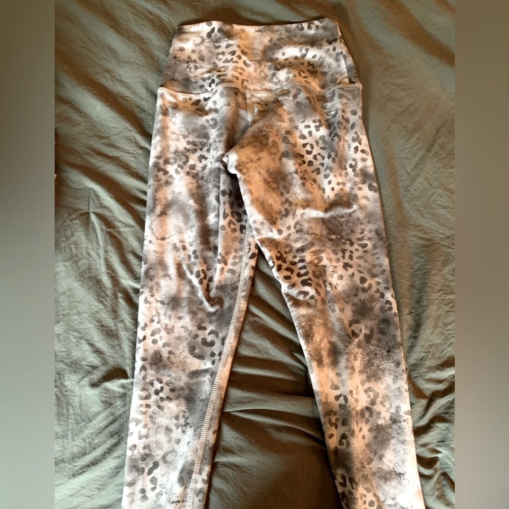 Leggings. Leopard print